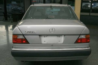 Illustration for article titled For $17,000, This 1993 Mercedes Benz 500E Puts The Hammer Down